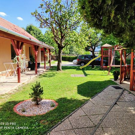 Apartman Aniko Vendeghaz هاركاني المظهر الخارجي الصورة