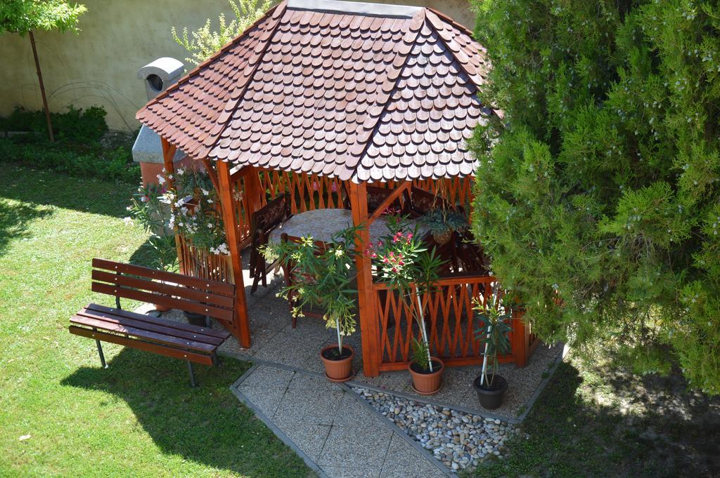 Apartman Aniko Vendeghaz هاركاني الغرفة الصورة